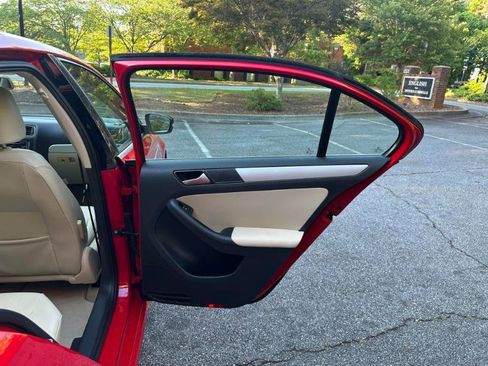 Used 2014 Volkswagen Jetta SE FWD image 34