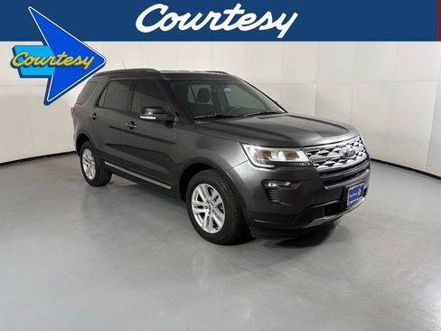Used 2018 Ford Explorer XLT w/ Equipment Group 201A AWD/4WD image 1