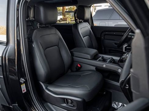 Used 2025 Land Rover Defender 90 X-Dynamic SE image 33