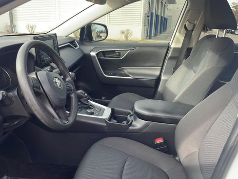 Used 2021 Toyota RAV4 LE image 2