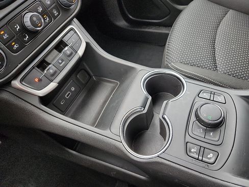 Used 2024 GMC Terrain SLE w/ Driver Convenience Package FWD image 20
