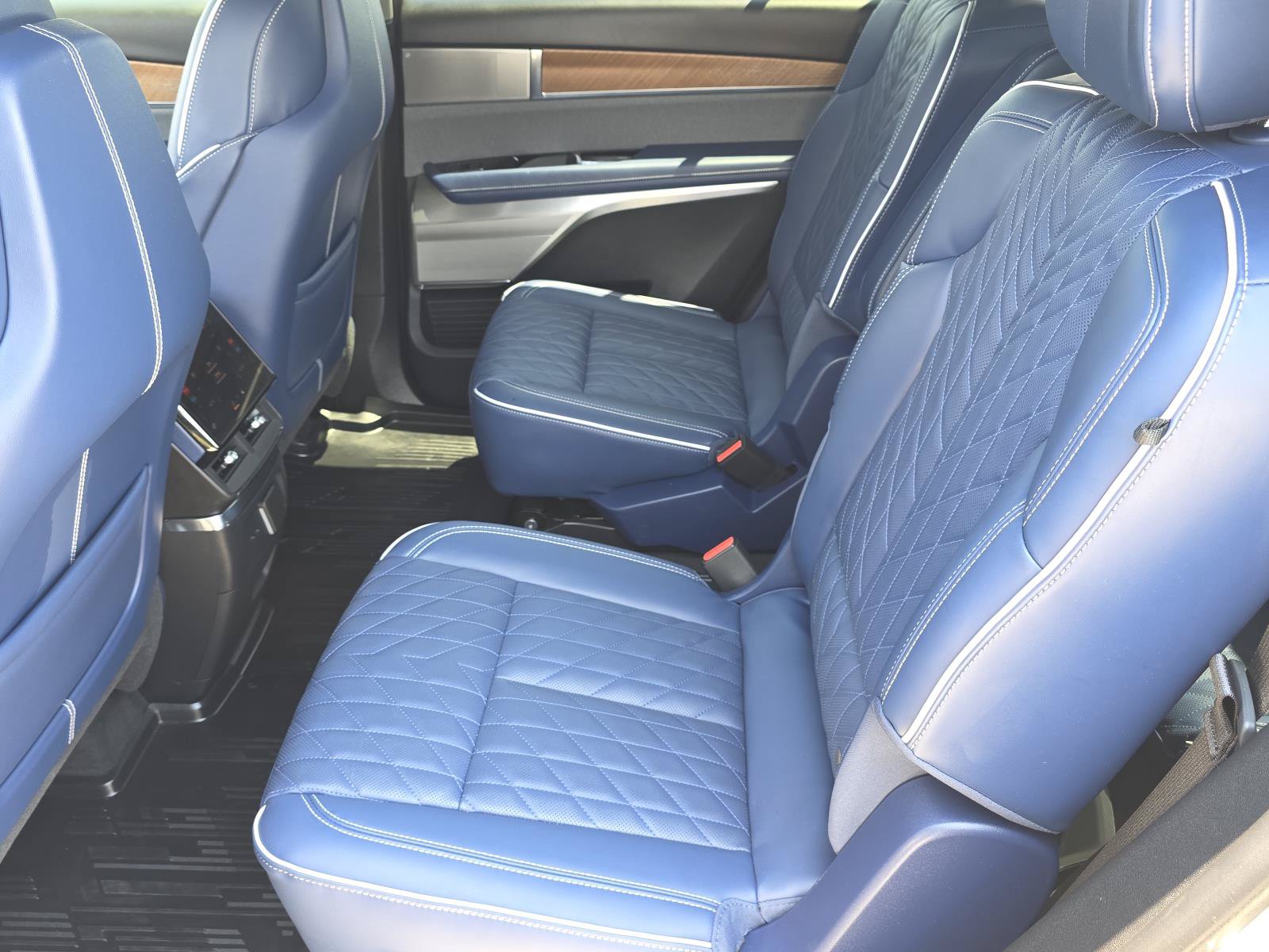 Certified 2026 Cadillac Vistiq Premium Luxury w/ LPO, Floor Liner Package AWD/4WD image 27