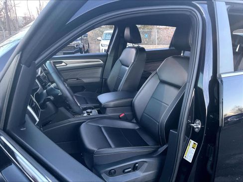 Certified 2022 Volkswagen Atlas Cross Sport SE image 10
