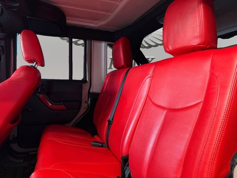 Used 2018 Jeep Wrangler Unlimited Sport w/ Connectivity Group image 12