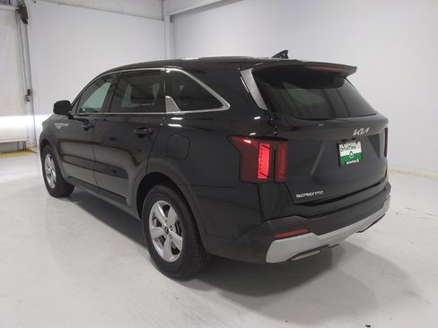 Used 2024 Kia Sorento LX FWD image 5