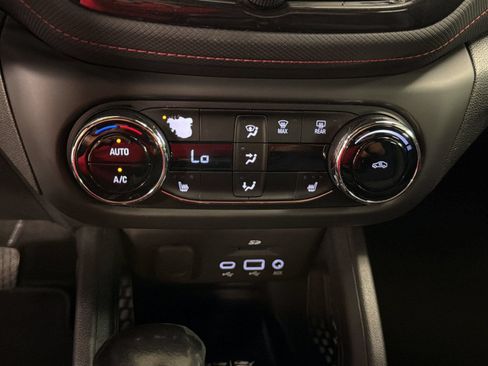 Used 2021 Chevrolet TrailBlazer RS w/ Technology Package FWD image 17
