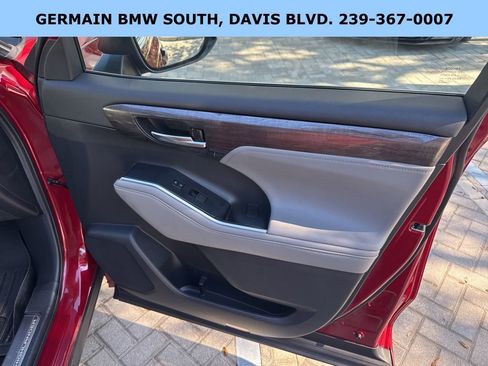 Used 2021 Toyota Highlander Platinum image 19