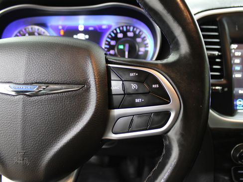 Used 2019 Chrysler 300 Touring w/ Sport Appearance Package image 11