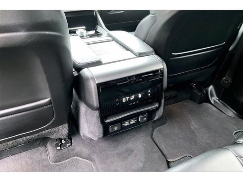 Used 2025 Jeep Wagoneer 4WD image 34