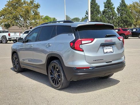 Used 2024 GMC Terrain SLE w/ Driver Convenience Package FWD image 8