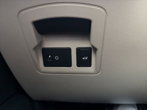 Used 2023 Land Rover Range Rover Velar R-Dynamic S image 50