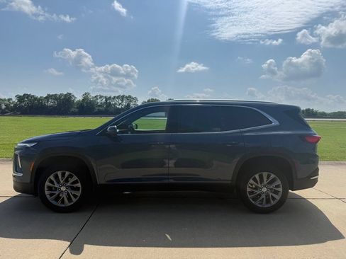 Used 2025 Buick Enclave Preferred w/ LPO, Floor Liner Package FWD image 9