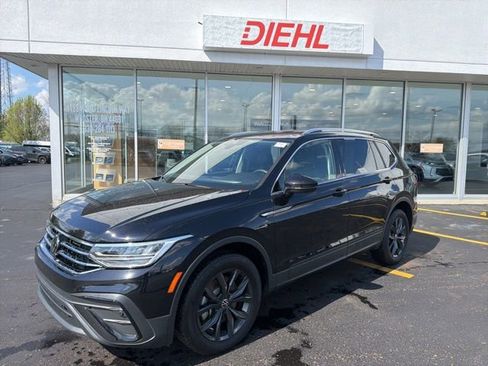 Used 2024 Volkswagen Tiguan SE AWD/4WD image 1