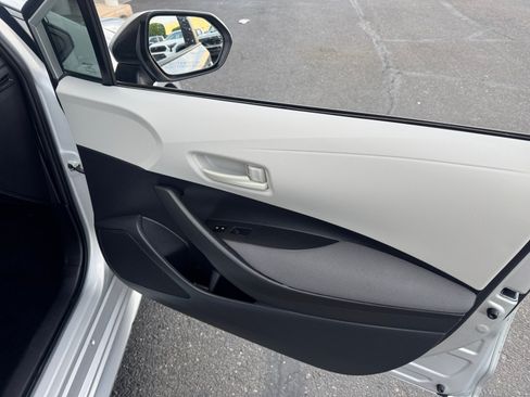 Used 2025 Toyota Corolla LE FWD image 18