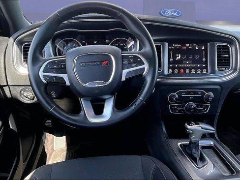 Used 2017 Dodge Charger SXT RWD image 8