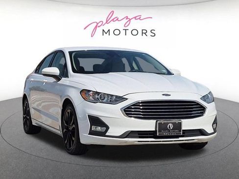 Used 2020 Ford Fusion SE w/ Equipment Group 151A FWD image 3