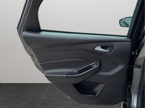 Used 2015 Ford Focus SE w/ SE Sport Package FWD image 26