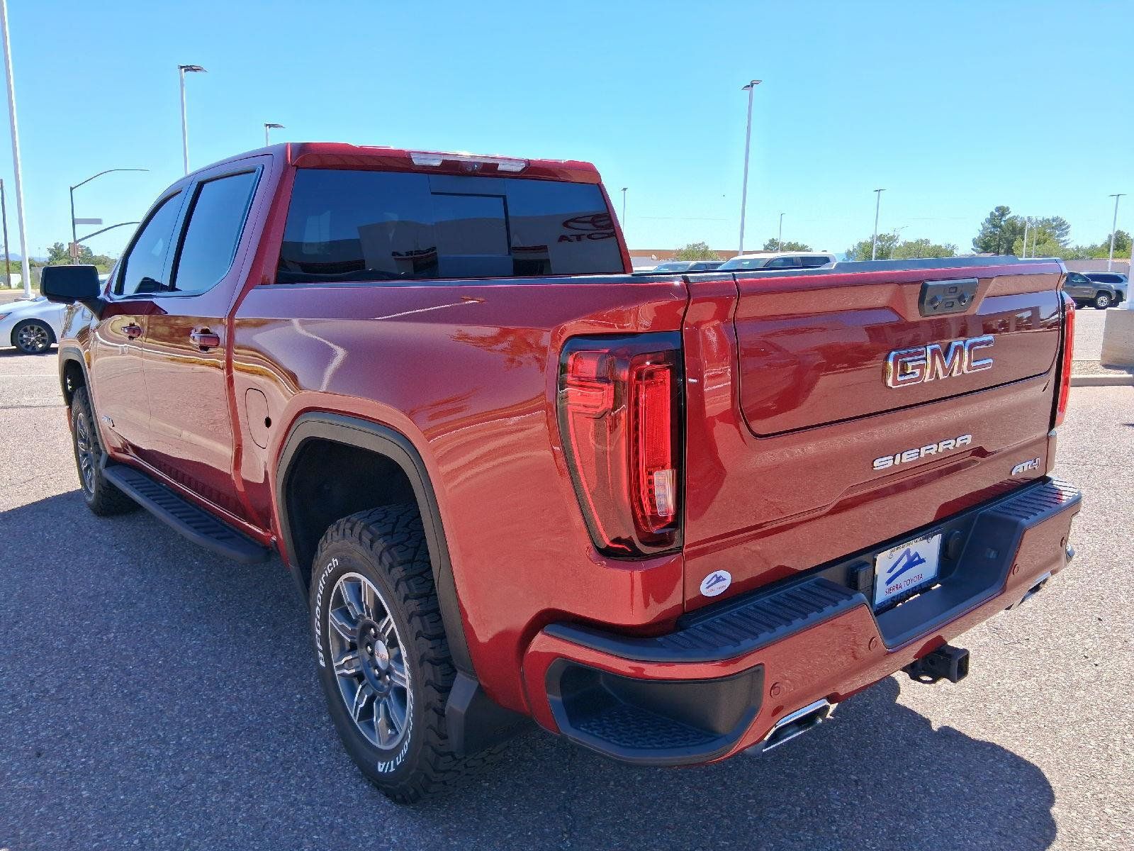 Used 2024 GMC Sierra 1500 AT4 w/ Technology Package AWD/4WD image 4