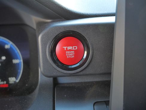 Certified 2025 Toyota 4Runner TRD Off-Road image 30