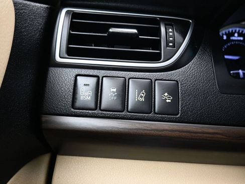 Used 2017 Toyota Camry XLE image 24