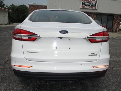 Used 2019 Ford Fusion SE FWD image 6