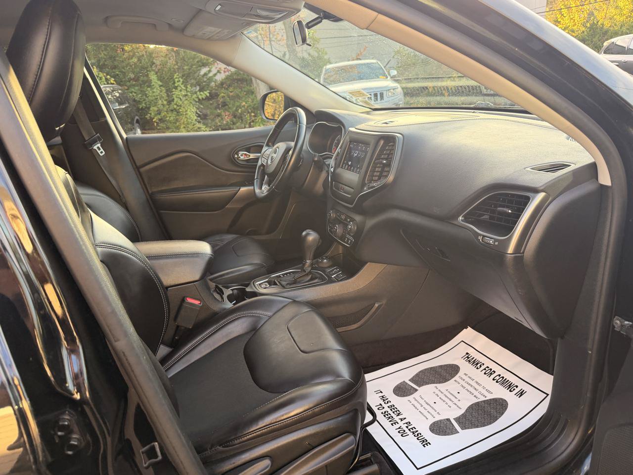 Used 2019 Jeep Cherokee Latitude Plus AWD/4WD image 26