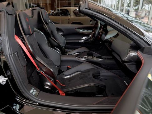 Used 2022 Ferrari SF90 Spider image 29
