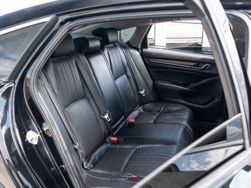 Used 2018 Honda Accord Touring image 18