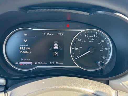 Used 2021 Nissan Versa SV FWD image 18