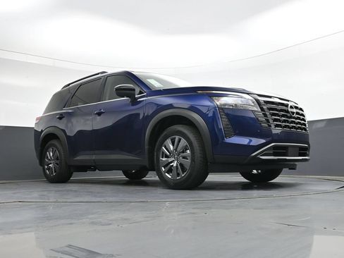 Certified 2026 Nissan Pathfinder SV w/ SV Premium Package FWD image 39