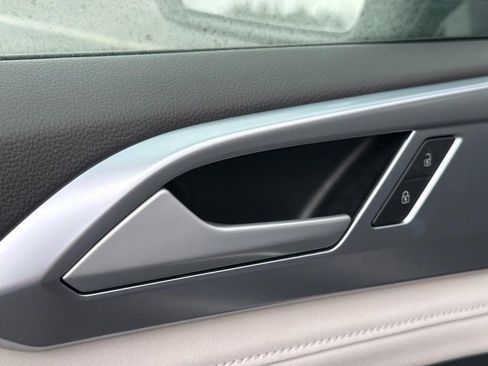 Used 2025 Volkswagen Taos SE image 20