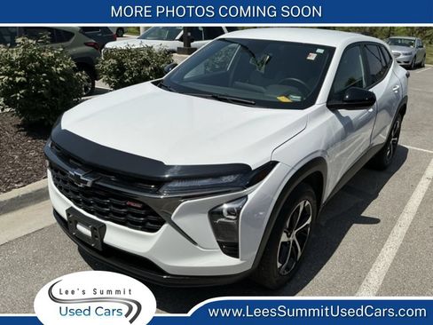 Used 2025 Chevrolet Trax RS w/ Driver Confidence Package FWD image 1