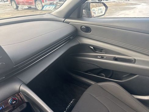 Certified 2025 Hyundai Elantra Sport image 34