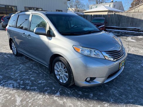 Used 2015 Toyota Sienna XLE Premium image 94