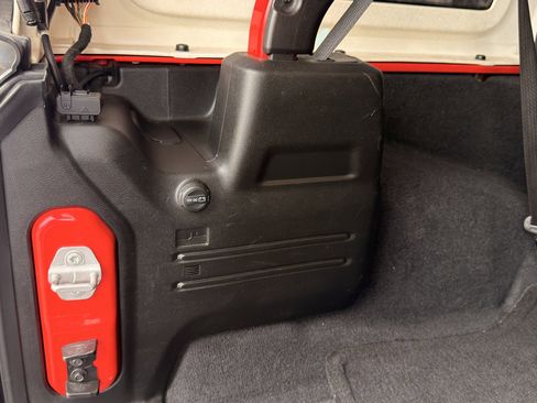 Used 2018 Jeep Wrangler Unlimited Sahara w/ Uconnect 4C Nav & Sound Group AWD/4WD image 24