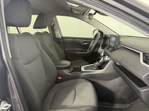 Used 2022 Toyota RAV4 XLE AWD/4WD image 10