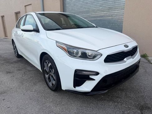 Used 2019 Kia Forte LXS FWD image 3