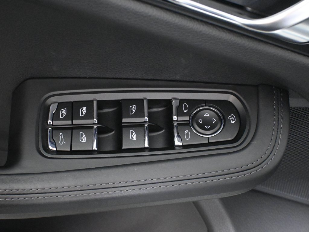 Used 2023 Porsche Macan S AWD/4WD image 33