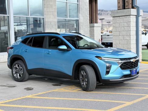 New 2026 Chevrolet Trax LT w/ Driver Confidence Package image 2