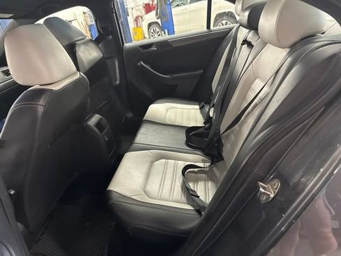 Used 2016 Volkswagen Jetta Sport FWD image 23