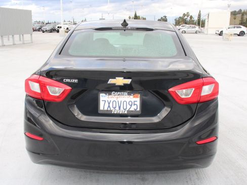 Used 2017 Chevrolet Cruze LS image 4