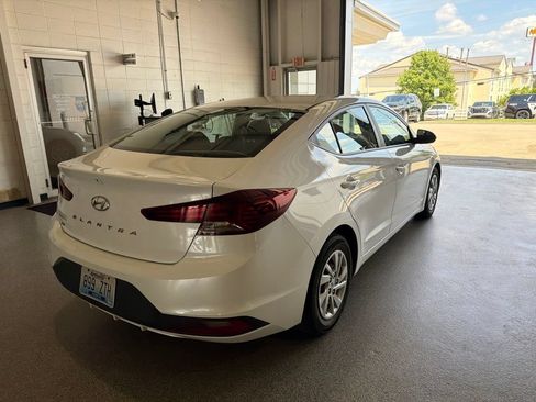 Used 2020 Hyundai Elantra SE w/ Cargo Package (C1) FWD image 3