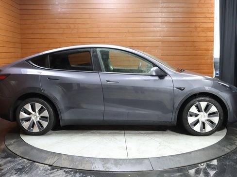 Used 2023 Tesla Model Y Long Range image 13