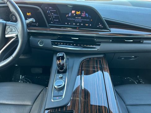 Used 2024 Cadillac Escalade Premium Luxury AWD/4WD image 13