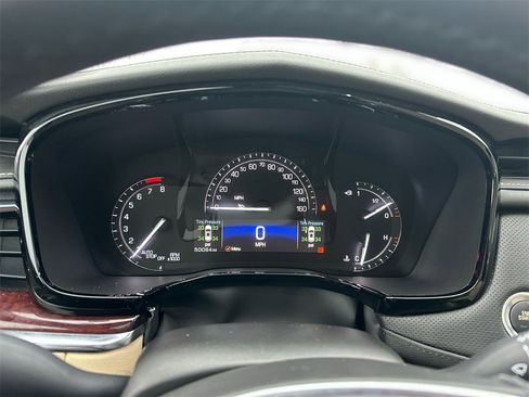 Used 2018 Cadillac XT5 Luxury w/ Driver Awareness Package image 10