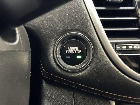Certified 2022 Chevrolet Trax LT w/ Midnight Edition image 16