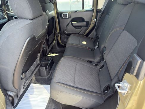 Used 2025 Jeep Gladiator Mojave AWD/4WD image 14