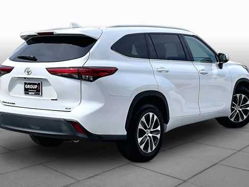 Used 2023 Toyota Highlander XLE FWD image 13