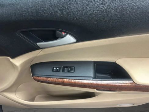 Used 2011 Honda Accord EX image 16