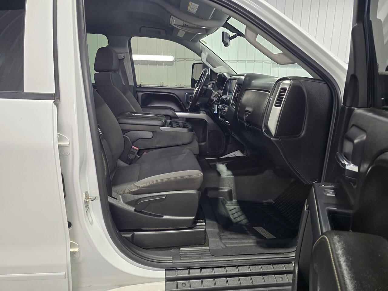 Used 2016 Chevrolet Silverado 2500 LT AWD/4WD image 8